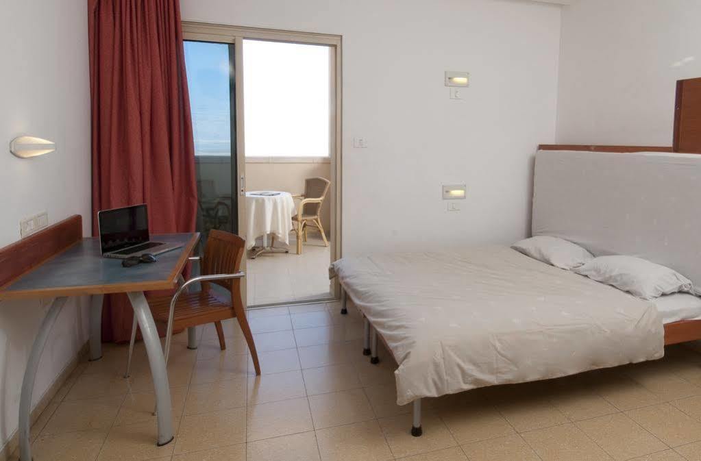 Hi - Massada Hostel Ein Bokek Buitenkant foto